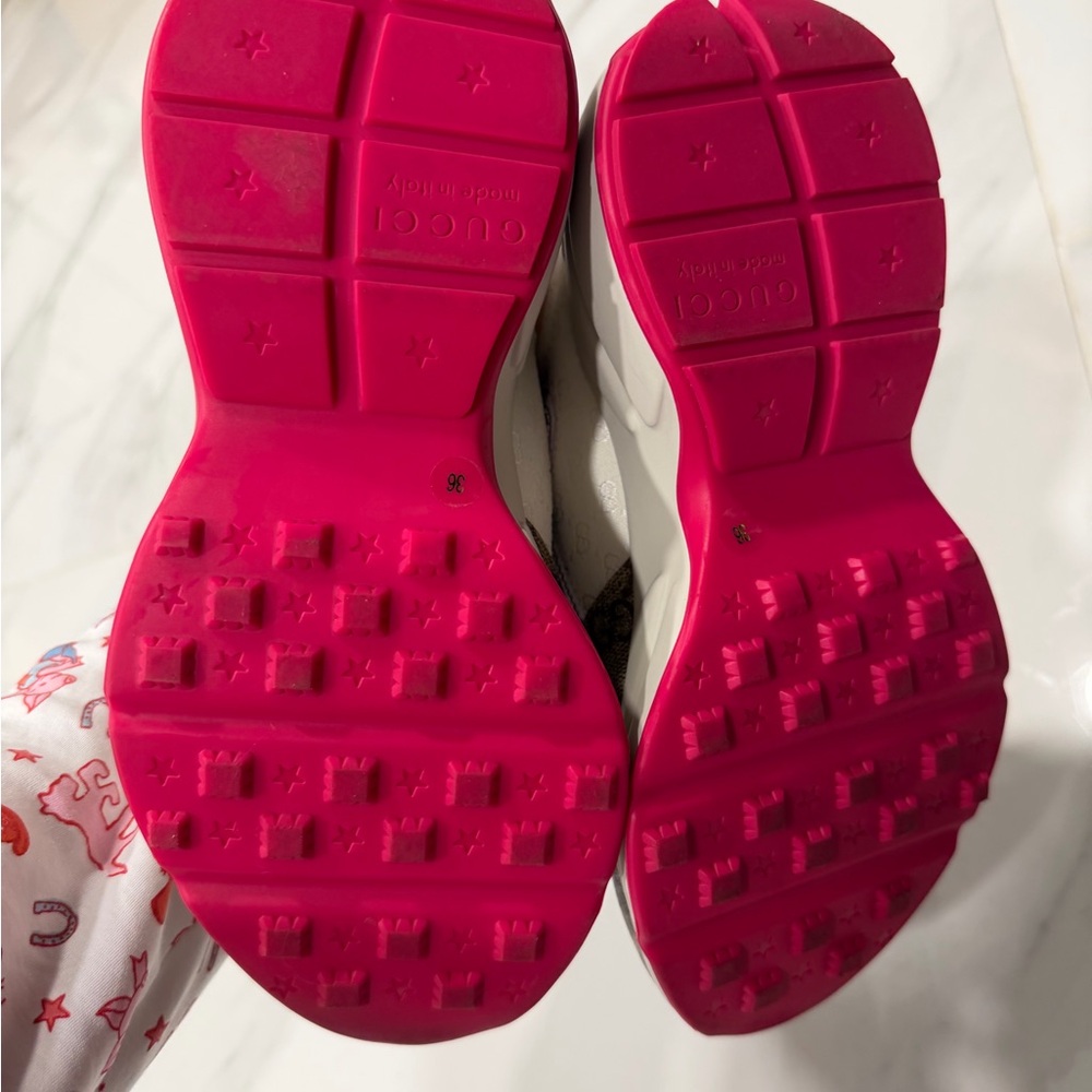 Gucci GG Rhyton Multicolor Sneaker - Picture 5 of 5